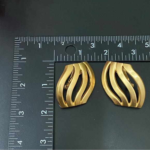 Unique Vintage 80’s Unsigned Gold-tone Sheet Runway Large Clip On Earrings 31g - Picture 6 of 14